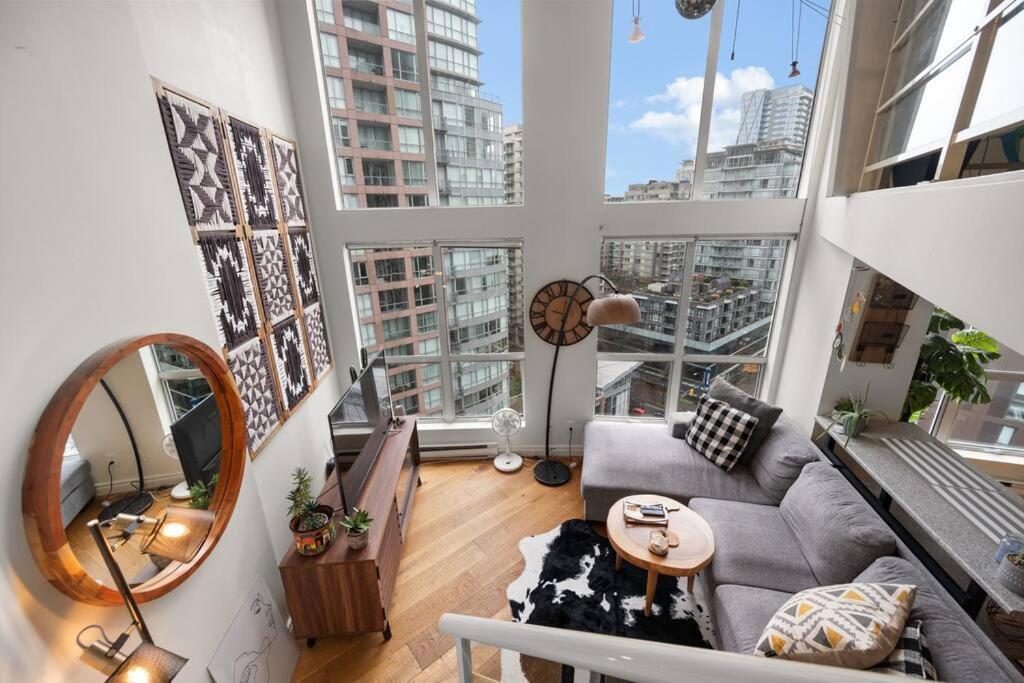 Beautiful Downtown Loft With Full Kitchen Apartamento Vancouver Exterior foto