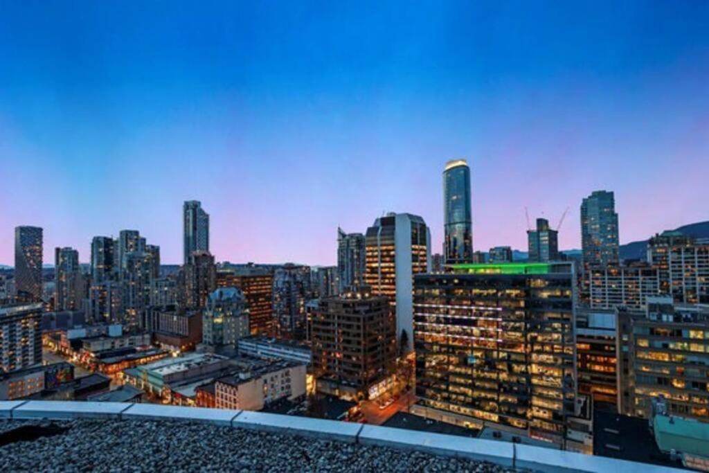 Beautiful Downtown Loft With Full Kitchen Apartamento Vancouver Exterior foto