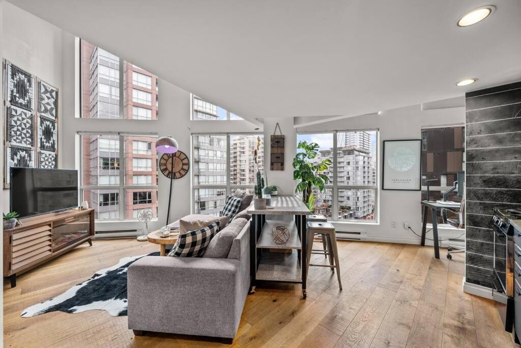 Beautiful Downtown Loft With Full Kitchen Apartamento Vancouver Exterior foto